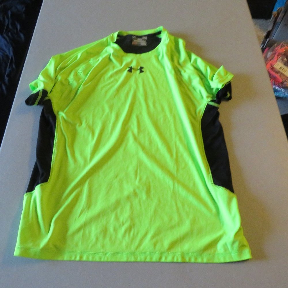 Green Under Armour Top Size Large
